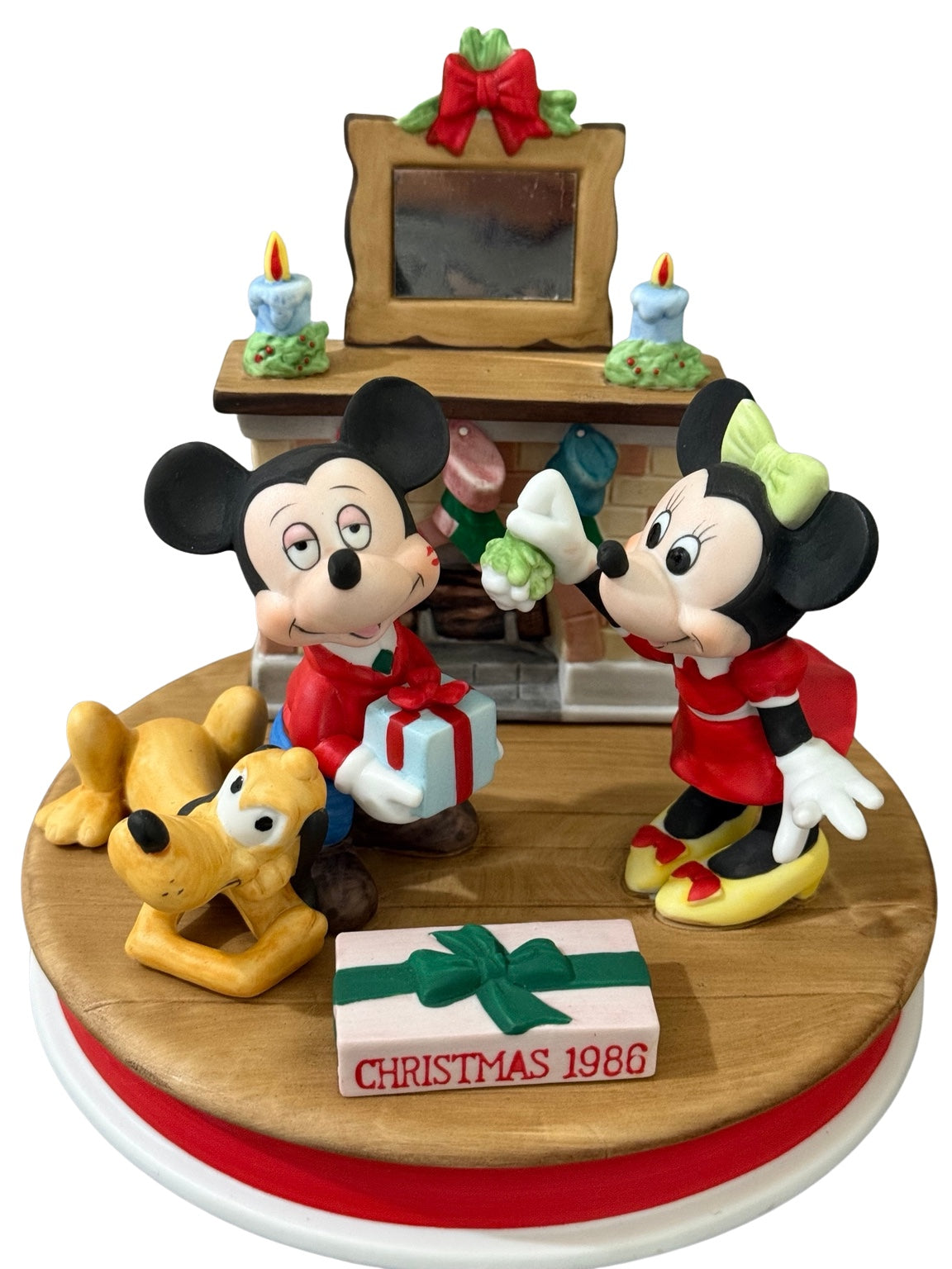 Disney Christmas 1986 — Mickey, Minnie y Pluto junto a la chimenea